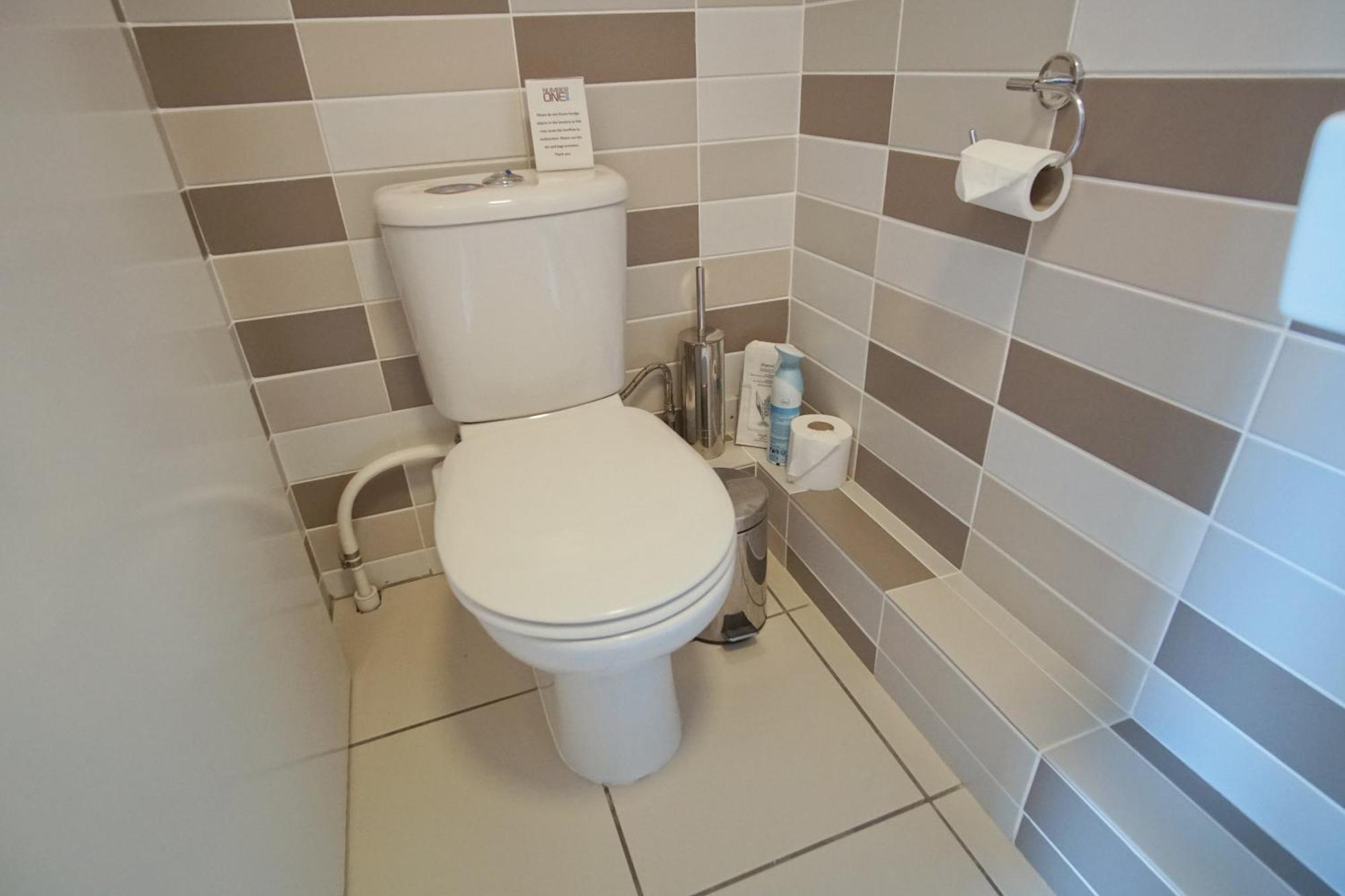Number One B&B Дийл Екстериор снимка